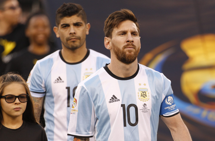 EAST RUTHERFORD, NEW JERSEY - JUNE 26: Lionel Messi of Argentina looks on prior to the championship match between Argentina and Chile at MetLife Stadium as part of Copa America Centenario US 2016 on June 26, 2016 in East Rutherford, New Jersey, US. (Photo by Chris Szagola/LatinContent/Getty Images)