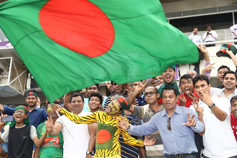 MIRPUR, BANGLADESH - AUGUST 30: Bangladeshi fans cheer after Bangladesh defeated Australia during day four of the First Test match between Bangladesh and Australia at Shere Bangla National Stadium on August 30, 2017 in Mirpur, Bangladesh.  (Photo by Robert Cianflone/Getty Images)