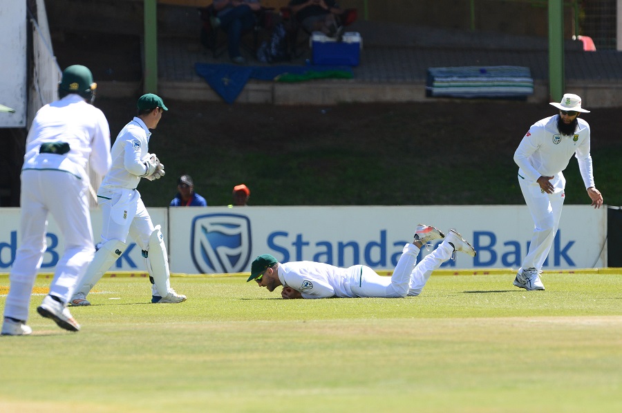 BLOEMFONTEIN, SOUTH AFRICA - OCTOBER 08: Soumya Sarkar of Bangladesh caught by Faf du Plessis of the Proteas during day 3 of the 2nd Sunfoil Test match between South Africa and Bangladesh at Mangaung Oval on October 08, 2017 in Bloemfontein, South Africa. (Photo by Lee Warren/Gallo Images/Getty Images)