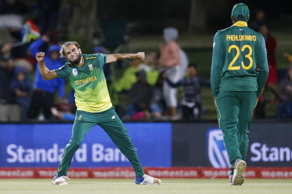 South Africa's Imran Tahir celebrates after taking the wicket of Zimbabwe's Kyle Jarvis during the second One Day International cricket match between South Africa and Zimbabwe at the Mangaung Oval in Bloemfontein, South Africa, on October 3, 2018. (Photo by Wikus DE WET / AFP)        (Photo credit should read WIKUS DE WET/AFP/Getty Images)
