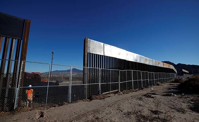 us-mexico-border-fence-reuters_650x400_61486705943