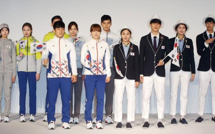 96500494_In-a-picture-taken-on-April-27-2016-South-Korean-Olympic-athletes-and-models-show-the-South-large_trans++eo_i_u9APj8RuoebjoAHt0k9u7HhRJvuo-ZLenGRumA