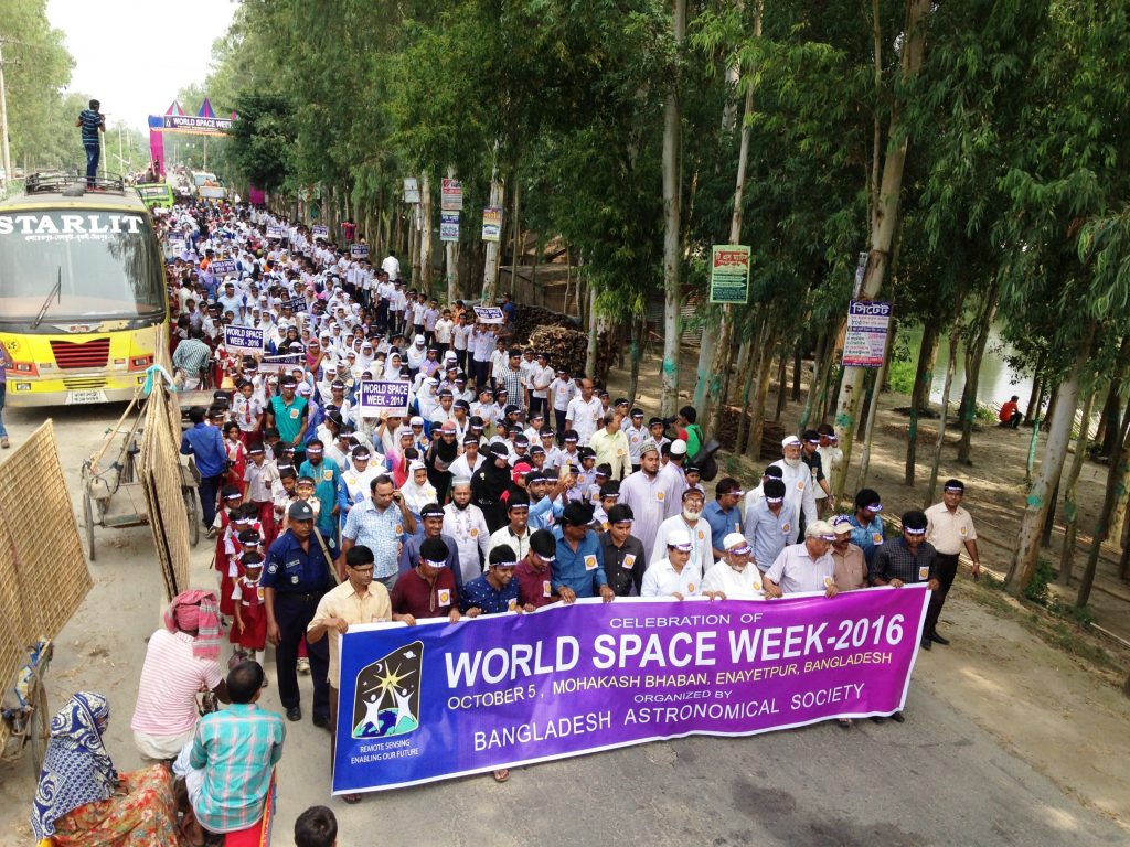 2-space-rally-on-the-street-of-enayetpur