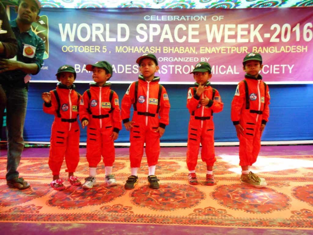 7-kid-astronauts-parade