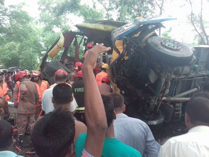 Gopalganj Road accident pho-9.9.17