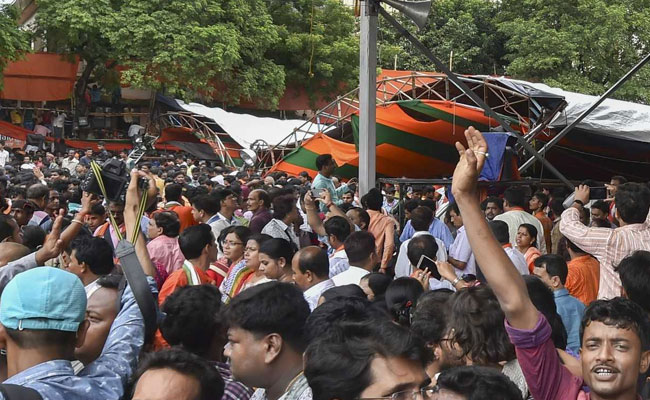 ot16ub0g_midnapore-tent-collapse-pti-650_625x300_16_July_18